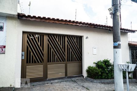 Casa à venda com 154m², 2 quartos e 2 vagas Casa à venda com 154m², 2 quartos e 2 vagasFachada