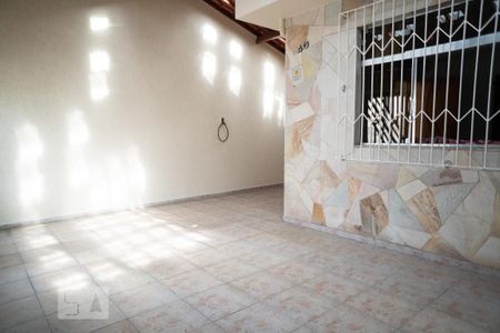Casa à venda com 154m², 2 quartos e 2 vagas Casa à venda com 154m², 2 quartos e 2 vagasGaragem
