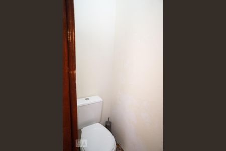 Casa à venda com 154m², 2 quartos e 2 vagas Casa à venda com 154m², 2 quartos e 2 vagasBanheiro de serviço