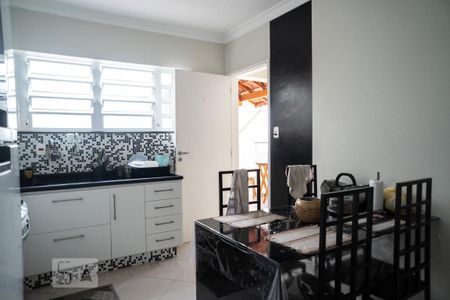Casa à venda com 154m², 2 quartos e 2 vagas Casa à venda com 154m², 2 quartos e 2 vagasCozinha