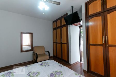 Casa à venda com 250m², 4 quartos e 5 vagasQuarto 1 - Suíte