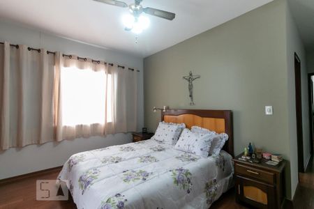 Casa à venda com 250m², 4 quartos e 5 vagasQuarto 1 - Suíte