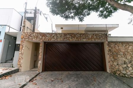 Casa à venda com 250m², 4 quartos e 5 vagasFachada