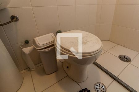 Apartamento para alugar com 246m², 4 quartos e 2 vagasDetalhe do banheiro de serviço