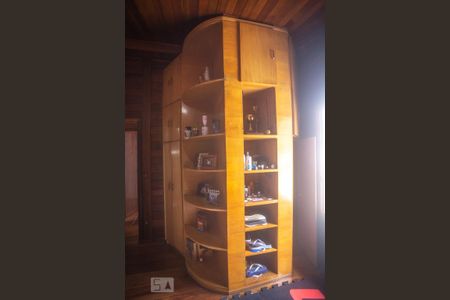 Casa à venda com 352m², 4 quartos e 7 vagasArmário