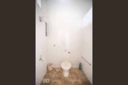 Casa à venda com 352m², 4 quartos e 7 vagasBanheiro salão