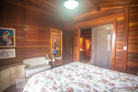 Casa à venda com 352m², 4 quartos e 7 vagasSuíte