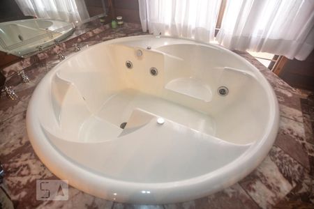 Casa à venda com 352m², 4 quartos e 7 vagasBanheira