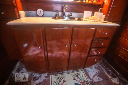 Casa à venda com 352m², 4 quartos e 7 vagasArmário