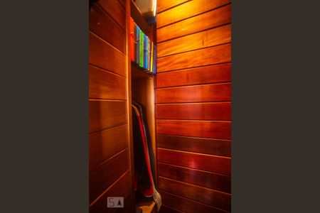 Casa à venda com 352m², 4 quartos e 7 vagasArmário