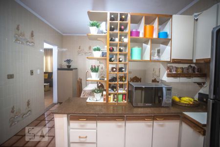 Casa à venda com 352m², 4 quartos e 7 vagasCozinha