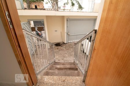 Escada entrada de casa para alugar com 4 quartos, 150m² em Alto da Mooca, São Paulo