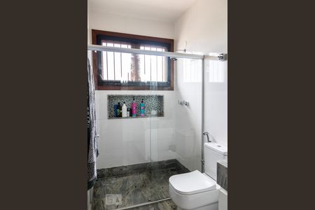 Casa à venda com 850m², 6 quartos e 5 vagas Casa à venda com 850m², 6 quartos e 5 vagasBanheiro da Suíte 2