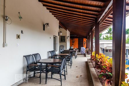 Casa à venda com 850m², 6 quartos e 5 vagas Casa à venda com 850m², 6 quartos e 5 vagasVaranda