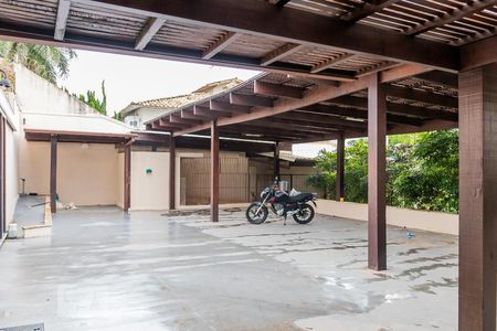 Casa à venda com 850m², 6 quartos e 5 vagas Casa à venda com 850m², 6 quartos e 5 vagasGaragem 2