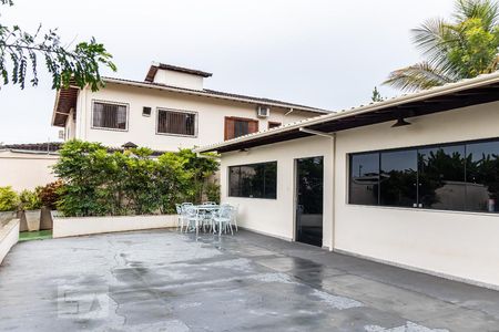 Casa à venda com 850m², 6 quartos e 5 vagas Casa à venda com 850m², 6 quartos e 5 vagasÁrea Externa