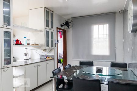 Casa à venda com 850m², 6 quartos e 5 vagas Casa à venda com 850m², 6 quartos e 5 vagasCozinha