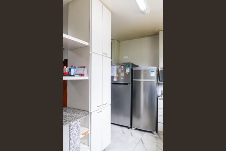 Casa à venda com 850m², 6 quartos e 5 vagas Casa à venda com 850m², 6 quartos e 5 vagasCozinha