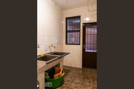 Casa à venda com 850m², 6 quartos e 5 vagas Casa à venda com 850m², 6 quartos e 5 vagasÁrea de Serviço 2