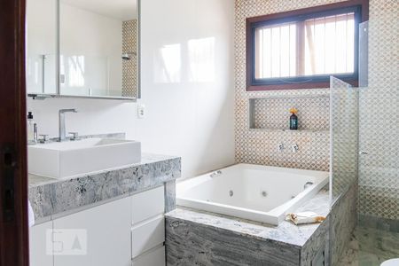 Casa à venda com 850m², 6 quartos e 5 vagas Casa à venda com 850m², 6 quartos e 5 vagasBanheiro da Suíte 1