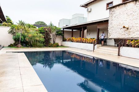 Casa à venda com 850m², 6 quartos e 5 vagas Casa à venda com 850m², 6 quartos e 5 vagasPiscina