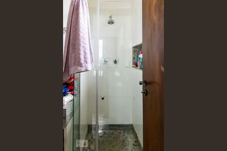 Casa à venda com 850m², 6 quartos e 5 vagas Casa à venda com 850m², 6 quartos e 5 vagasBanheiro das semi-suítes