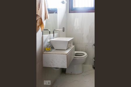 Casa à venda com 850m², 6 quartos e 5 vagas Casa à venda com 850m², 6 quartos e 5 vagasLavabo