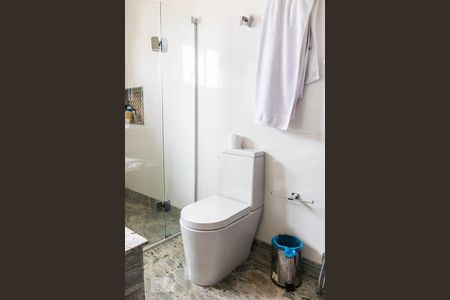 Casa à venda com 850m², 6 quartos e 5 vagas Casa à venda com 850m², 6 quartos e 5 vagasBanheiro da Suíte 1