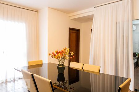 Casa à venda com 850m², 6 quartos e 5 vagas Casa à venda com 850m², 6 quartos e 5 vagasCopa/Sala de Jantar