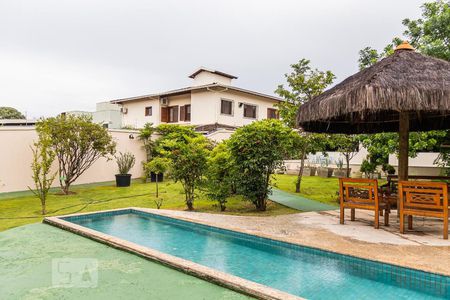 Casa à venda com 850m², 6 quartos e 5 vagas Casa à venda com 850m², 6 quartos e 5 vagasÁrea Externa