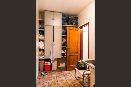 Casa à venda com 850m², 6 quartos e 5 vagas Casa à venda com 850m², 6 quartos e 5 vagasÁrea de Serviço 2