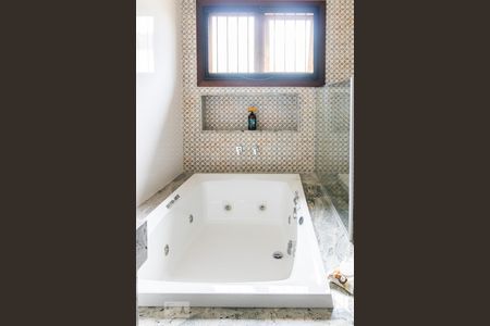 Casa à venda com 850m², 6 quartos e 5 vagas Casa à venda com 850m², 6 quartos e 5 vagasBanheiro da Suíte 1