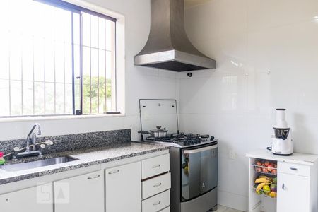 Casa à venda com 850m², 6 quartos e 5 vagas Casa à venda com 850m², 6 quartos e 5 vagasCozinha
