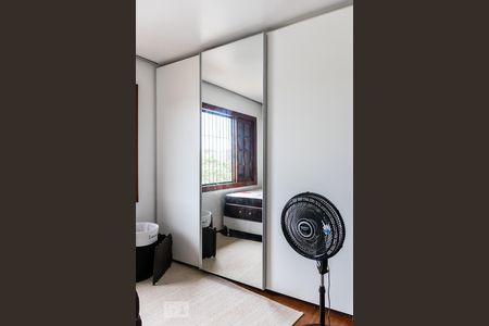 Casa à venda com 850m², 6 quartos e 5 vagas Casa à venda com 850m², 6 quartos e 5 vagasSemi-Suíte 2