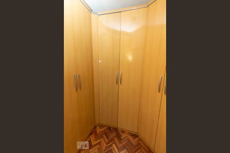 Casa à venda com 300m², 4 quartos e 2 vagas Casa à venda com 300m², 4 quartos e 2 vagasCloset da suíte