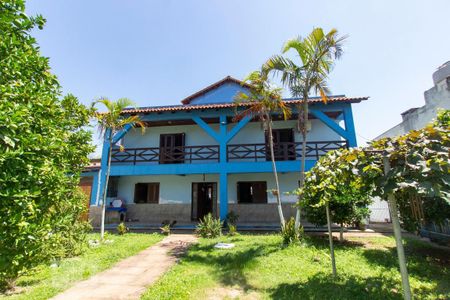 Casa à venda com 300m², 4 quartos e 2 vagas Casa à venda com 300m², 4 quartos e 2 vagasFachada