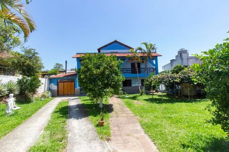 Casa à venda com 300m², 4 quartos e 2 vagas Casa à venda com 300m², 4 quartos e 2 vagasQuintal - fachada
