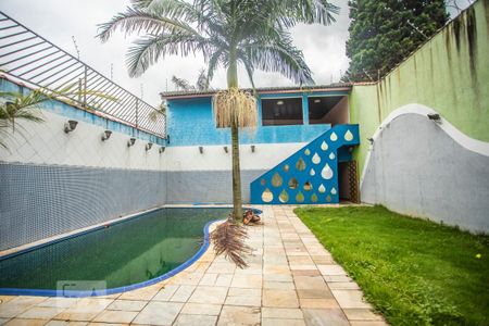 Casa à venda com 310m², 4 quartos e 4 vagasQuintal - Piscina