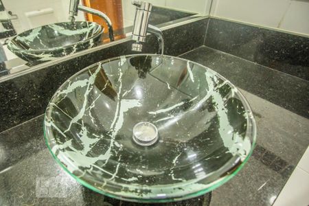 Casa à venda com 310m², 4 quartos e 4 vagasBanheiro Suíte - Torneira