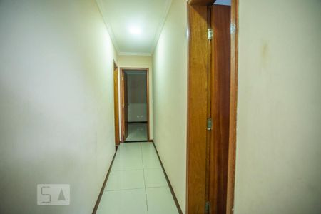 Casa à venda com 310m², 4 quartos e 4 vagasCorredor