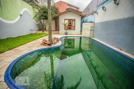 Casa à venda com 310m², 4 quartos e 4 vagasQuintal - Piscina