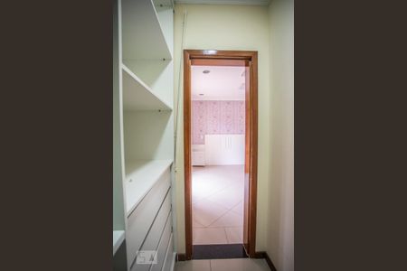 Casa à venda com 310m², 4 quartos e 4 vagasCloset