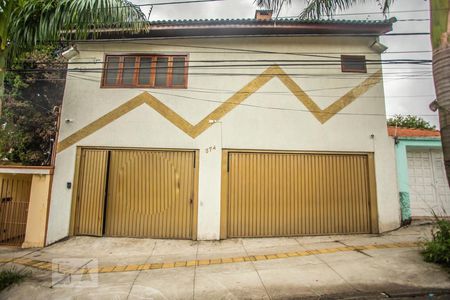 Casa à venda com 310m², 4 quartos e 4 vagasFachada