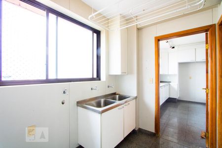 Apartamento à venda com 150m², 3 quartos e 2 vagas Apartamento à venda com 150m², 3 quartos e 2 vagasÁrea de serviço