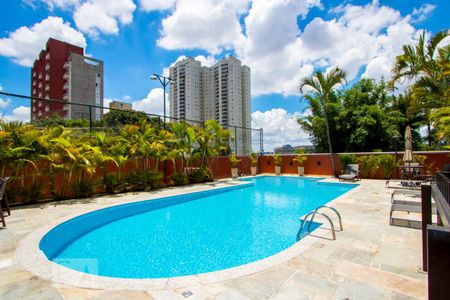 Apartamento à venda com 150m², 3 quartos e 2 vagas Apartamento à venda com 150m², 3 quartos e 2 vagasÁrea comum - Piscina