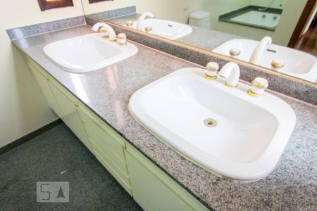 Apartamento à venda com 150m², 3 quartos e 2 vagas Apartamento à venda com 150m², 3 quartos e 2 vagasBanheiro social