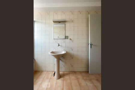 Apartamento para alugar com 93m², 2 quartos e sem vagaBanheiro