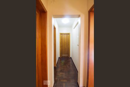 Casa à venda com 300m², 3 quartos e 2 vagasCorredor