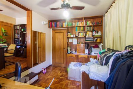 Casa à venda com 300m², 3 quartos e 2 vagasEscritório