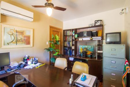 Casa à venda com 300m², 3 quartos e 2 vagasEscritório